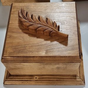 Coffre en bois carré plume